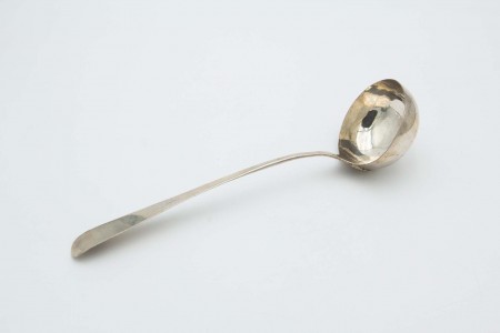 Concha de sopa em prata lisa com cabo a expedir